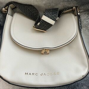 Marc Jacobs Leather Shoulder bag. LIKE NEW (Cream with Blue shoulder strap)